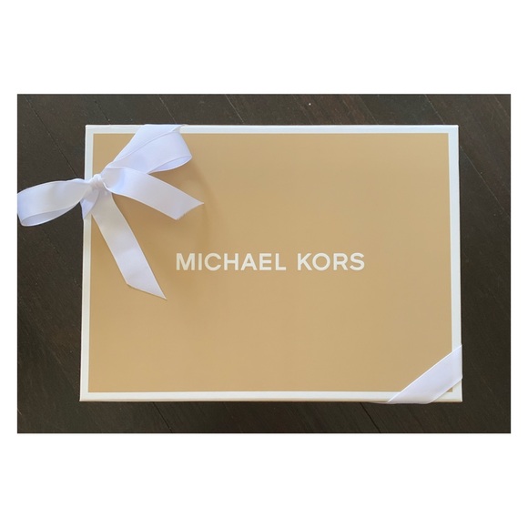 SOLD Michael Kors Bag Parker Leather Crossbody Bag From their Latest collection - Picture 11 of 13